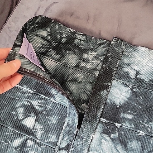 Herve Leger bandage mini skirt - Picture 7 of 7